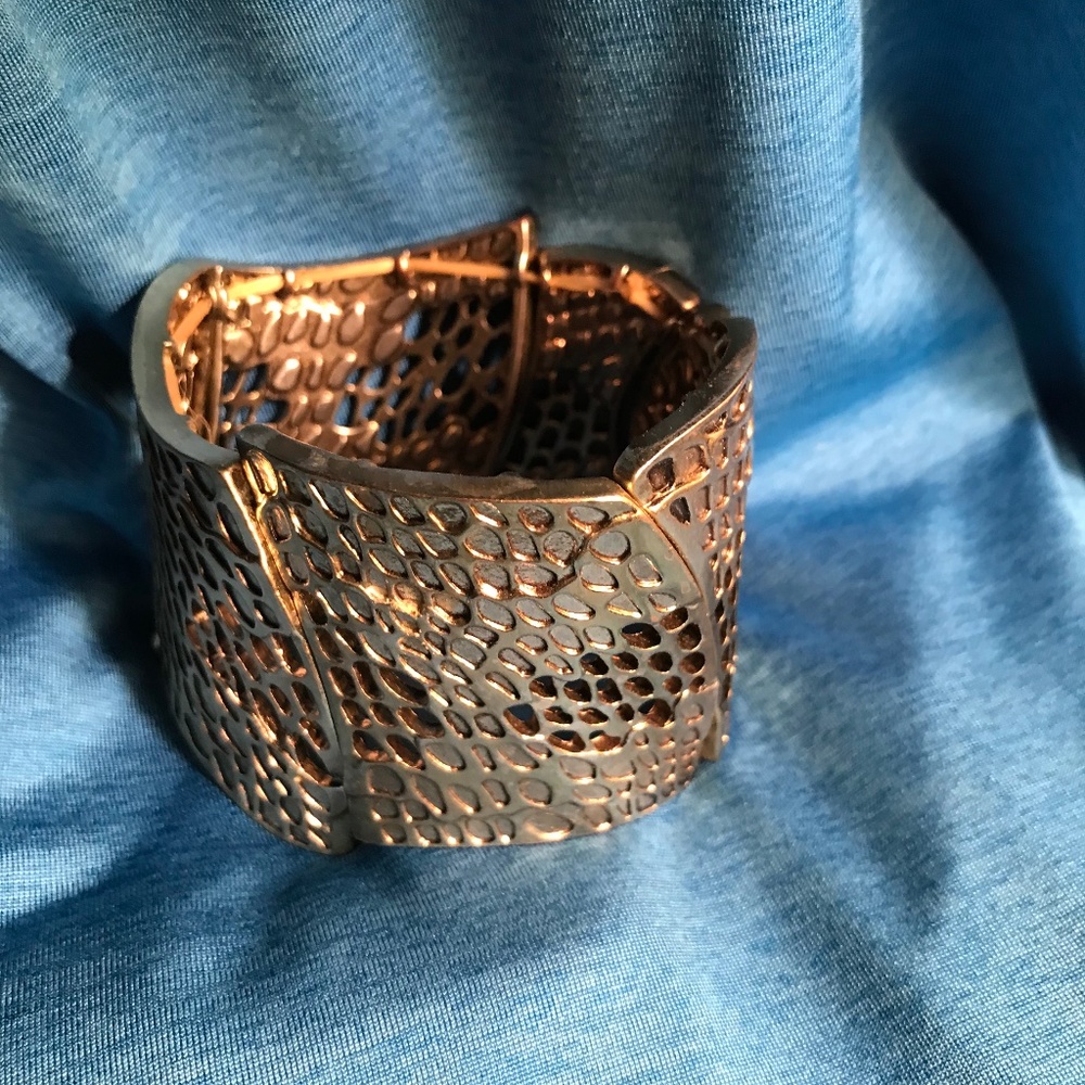 Bronze tone metal elastic bracelet